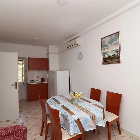 アパート Lepur スラノ